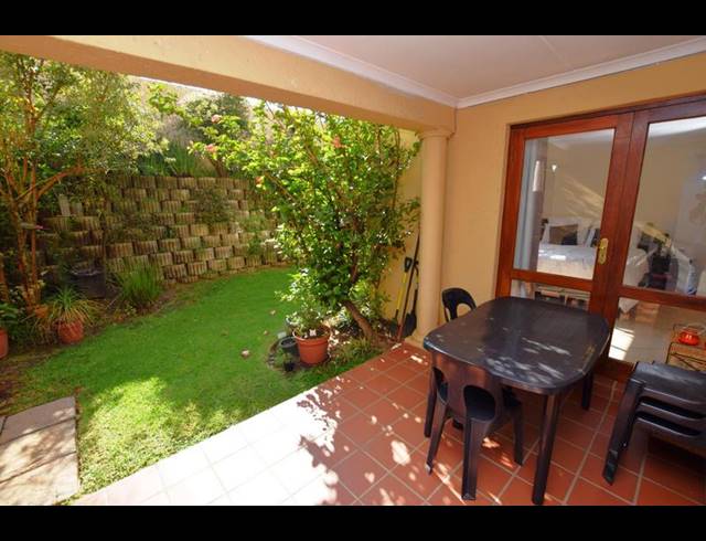 2 BEDROOM APARTMENT FOR SALE IN BRYANSTON